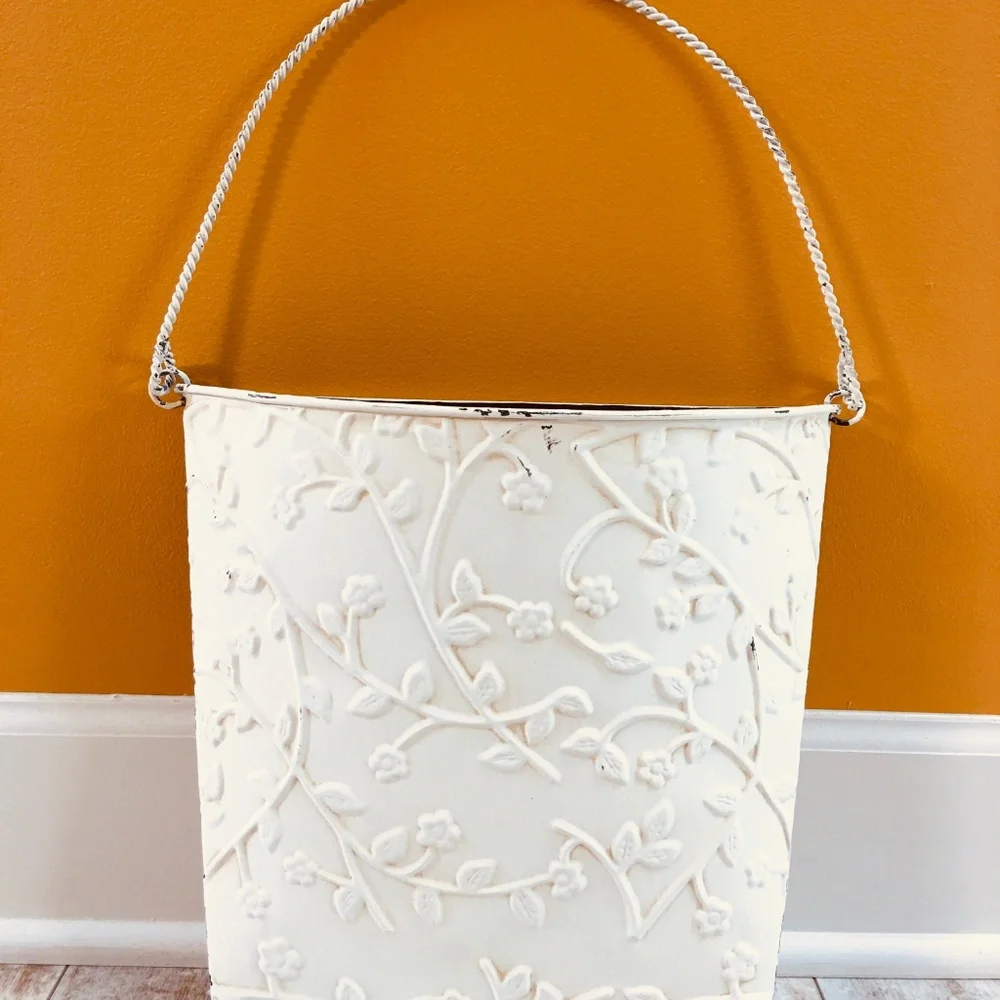 Retired SL@H Whitewashed Wall Art/Door Basket